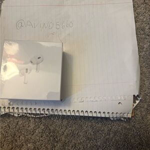 White Wireless Earbuds 
Brand new